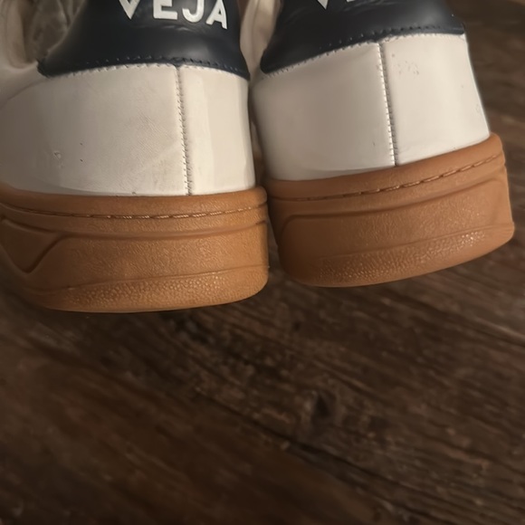 VEJA V-12 Shoes Leather Low Top Sneakers - Picture 7 of 7